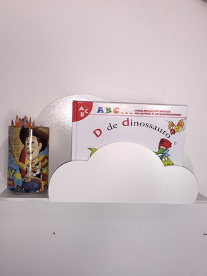 Prateleira nuvem dupla livros