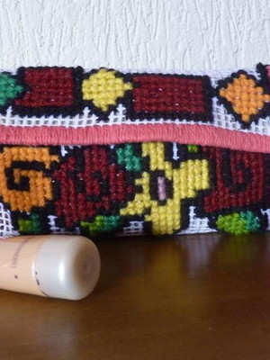 Necessaire em ponto cruz