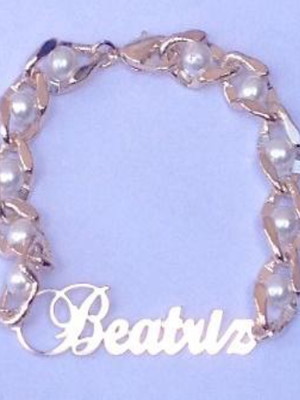Pulseira com perolas e nome