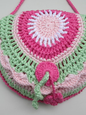 Bolsa de crochê infantil colorida