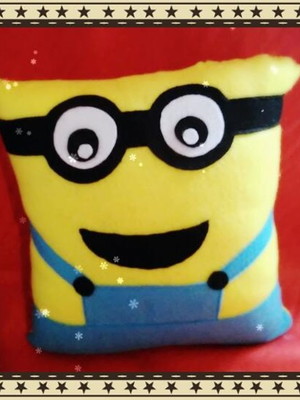 Almofadas feltro minions