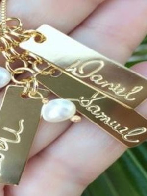 Colar plaquinha com nome