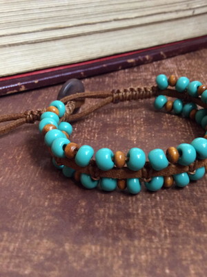 Pulseira em camurça e macramê turquesa!