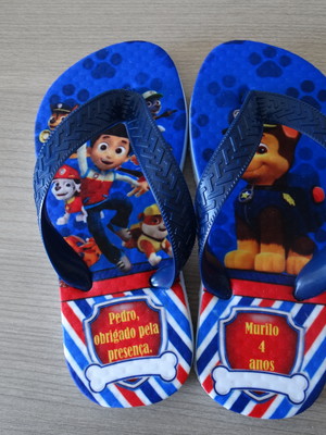 Chinelo patrulha canina com o nome do convidado