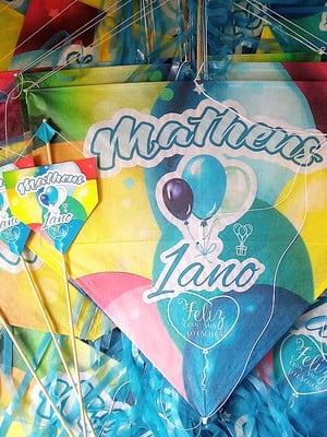 Pipa personalizada e mini pipas matheus 1 ano