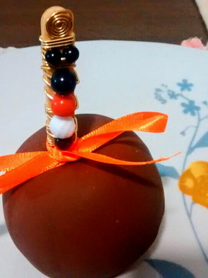 Chocomaça com palito decorado