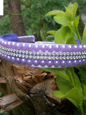 Tiara de pérolas com strass