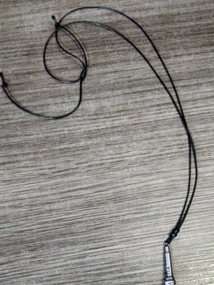 Colar microfone - fio acetinado