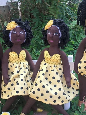 Bonecas de pano negras esculpidas