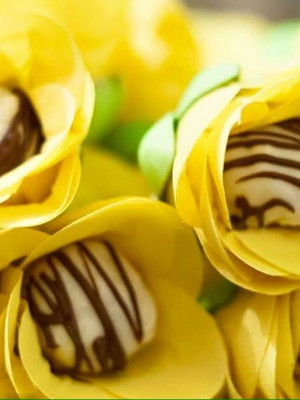 Forminha botão de rosa amarelo