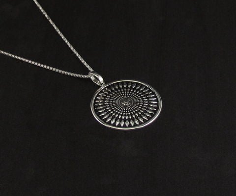 Gargantilha de prata mandala
