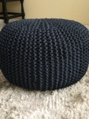 Puff de tricô em fio de malha preto ( capa removível)