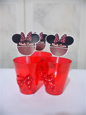 Copinho de brigadeiro com colherzinha minnie