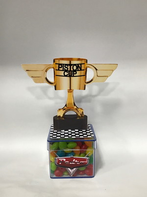 Aplique troféu piston cup carros 9cm