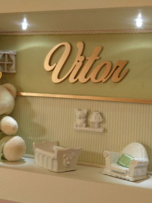 Cenário com ursinho e led verde
