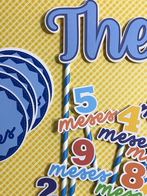 Kit completo mesversário bebê com topos de bolo e adesivos