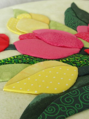 Tulipas caixa circular 20cm patchwork embutido