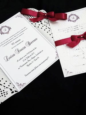 Convite de aniversário marsala