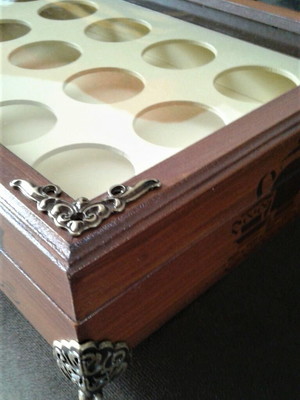 Porta cápsulas com tampa de vidro