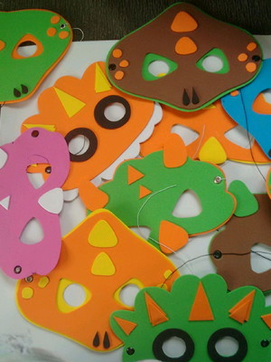 Máscaras dinossauros em eva