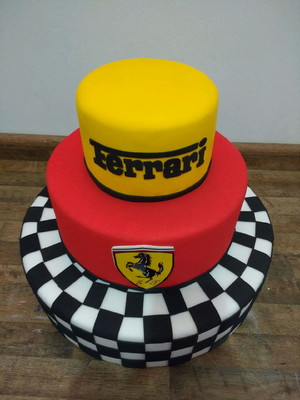 Bolo fake ferrari