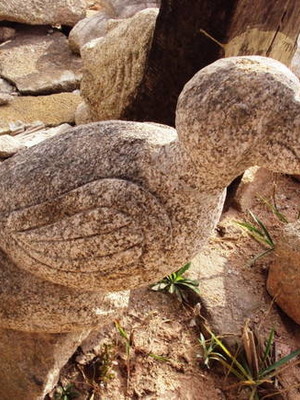 Escultura em pedra papagaio
