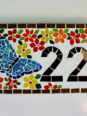 Número apartamento em mosaico borboleta