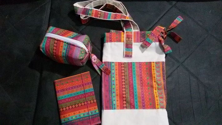 Kit de bolsa com caderno e estojo
