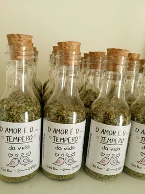 Lembrancinha chá de cozinha (garrafnha personalizada vazia)