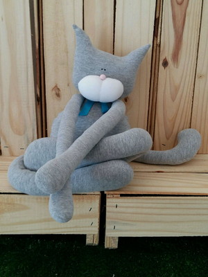 Gato ronron cinza