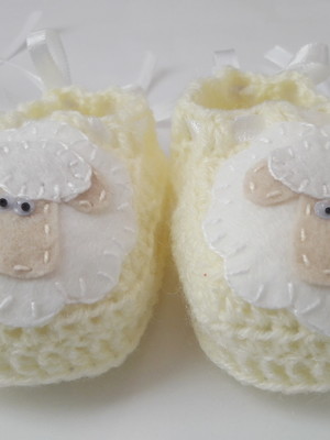 Sapato crochê de linha ovelha