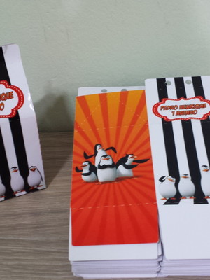 Caixa milk pinguim de madagascar