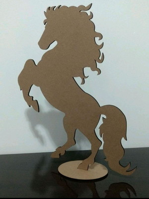 Cavalo com base em mdf