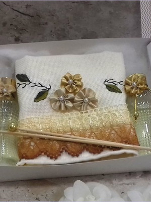Kit lavabo com toalha bordada