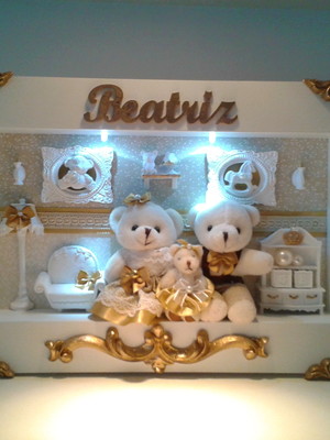 Cenário maternidade branco e dourado família urso meninas