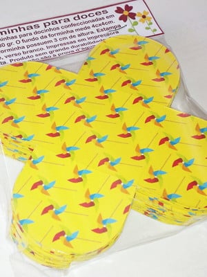 Forminhas catavento fundo amarelo