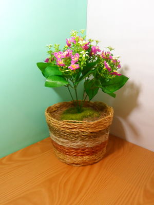 Arranjo floral em vaso de sisal