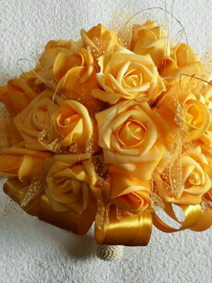 Buque amarelo