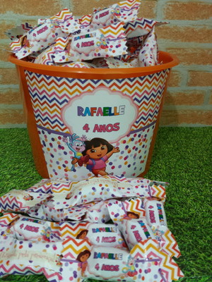 Balde com balas dora aventureira