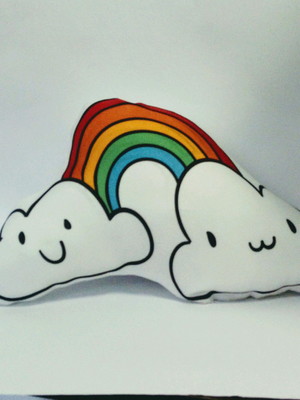 Mini almofadas arco íris com nuvens