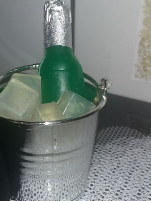 Lembrancinha sabonete garrafa champagne com gelo