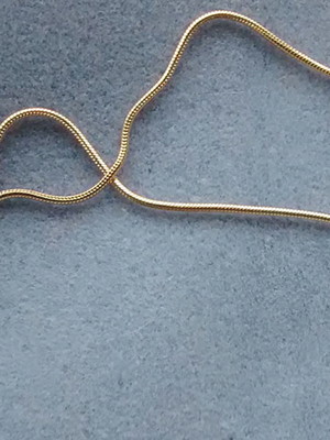 Gargantilha flor dourada
