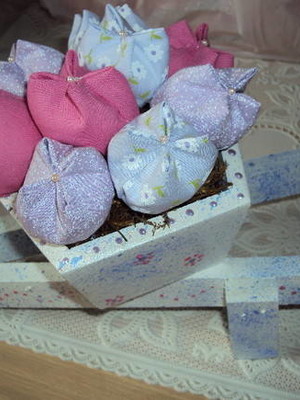 Carriola com tulipas