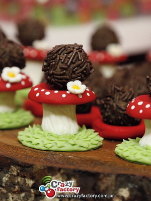 Forminha para doces cogumelos em biscuit