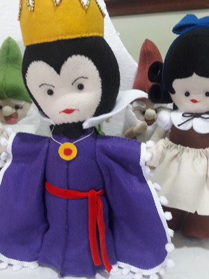 Branca de neve rainha, príncipe e os sete anões em feltro