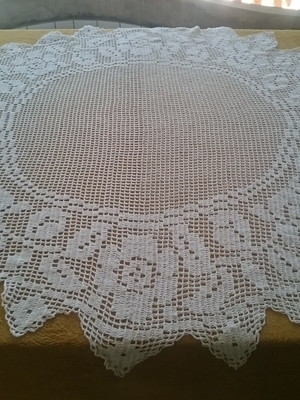 Toalha de mesa redonda com rosas