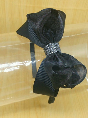 Tiara laço gorgurão e organza com strass