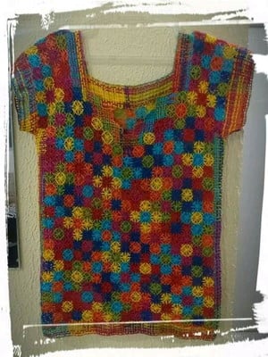 Blusa em renda de filé