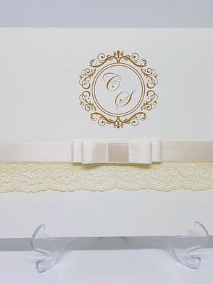 Convite de casamento com renda