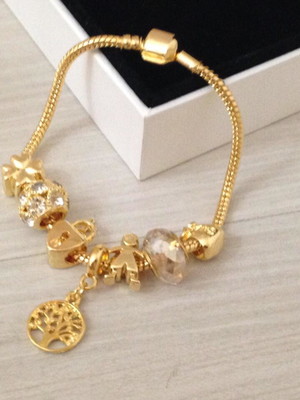 Pulseira de charmes estilo pandora ou vivara banho em ouro